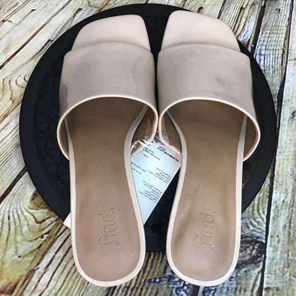 find Women’s Beige Patent Leather Square Toe Comfort Slip On Sandal Size US 8 - Picture 4 of 8